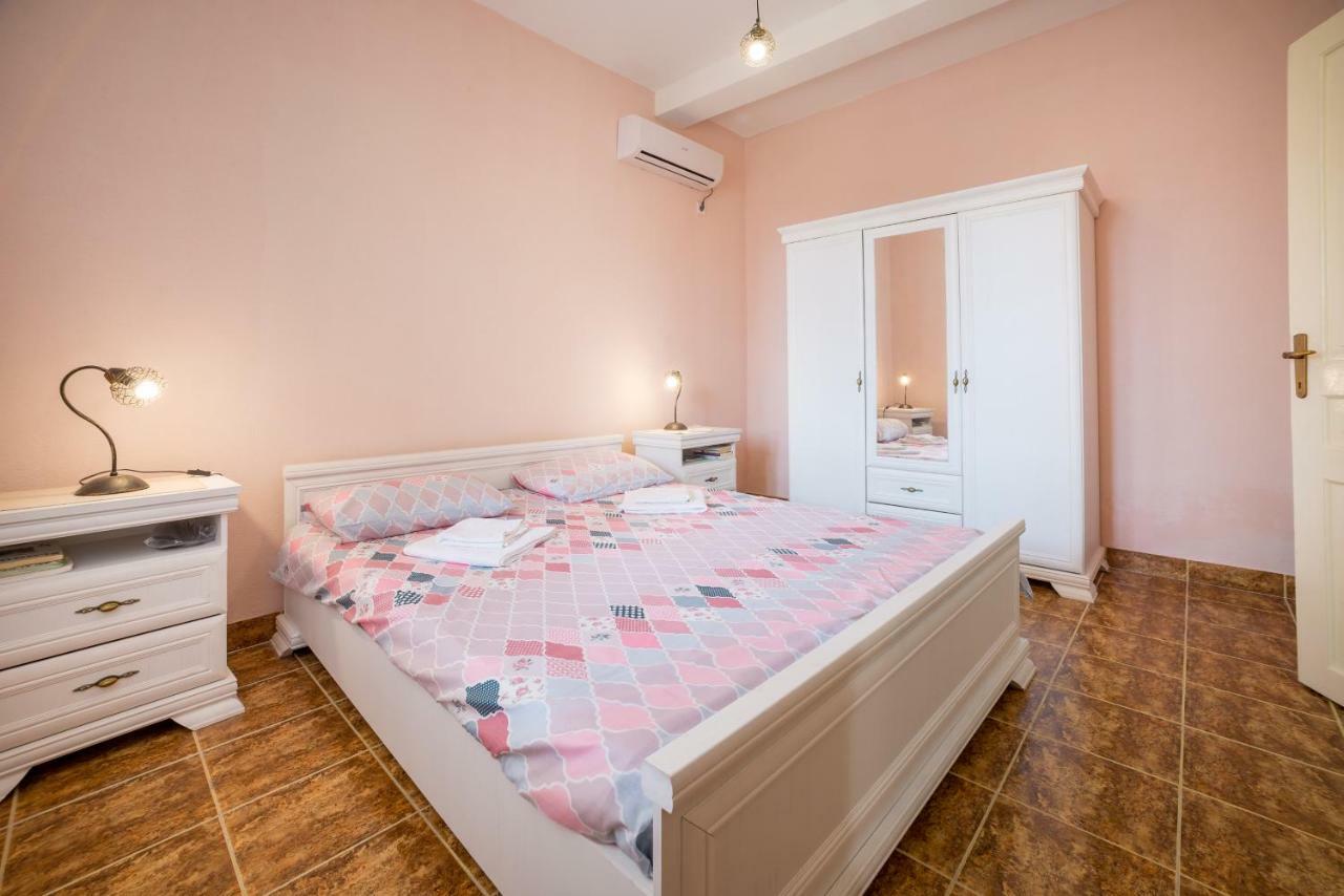 Casa M Apartment Тиват Екстериор снимка